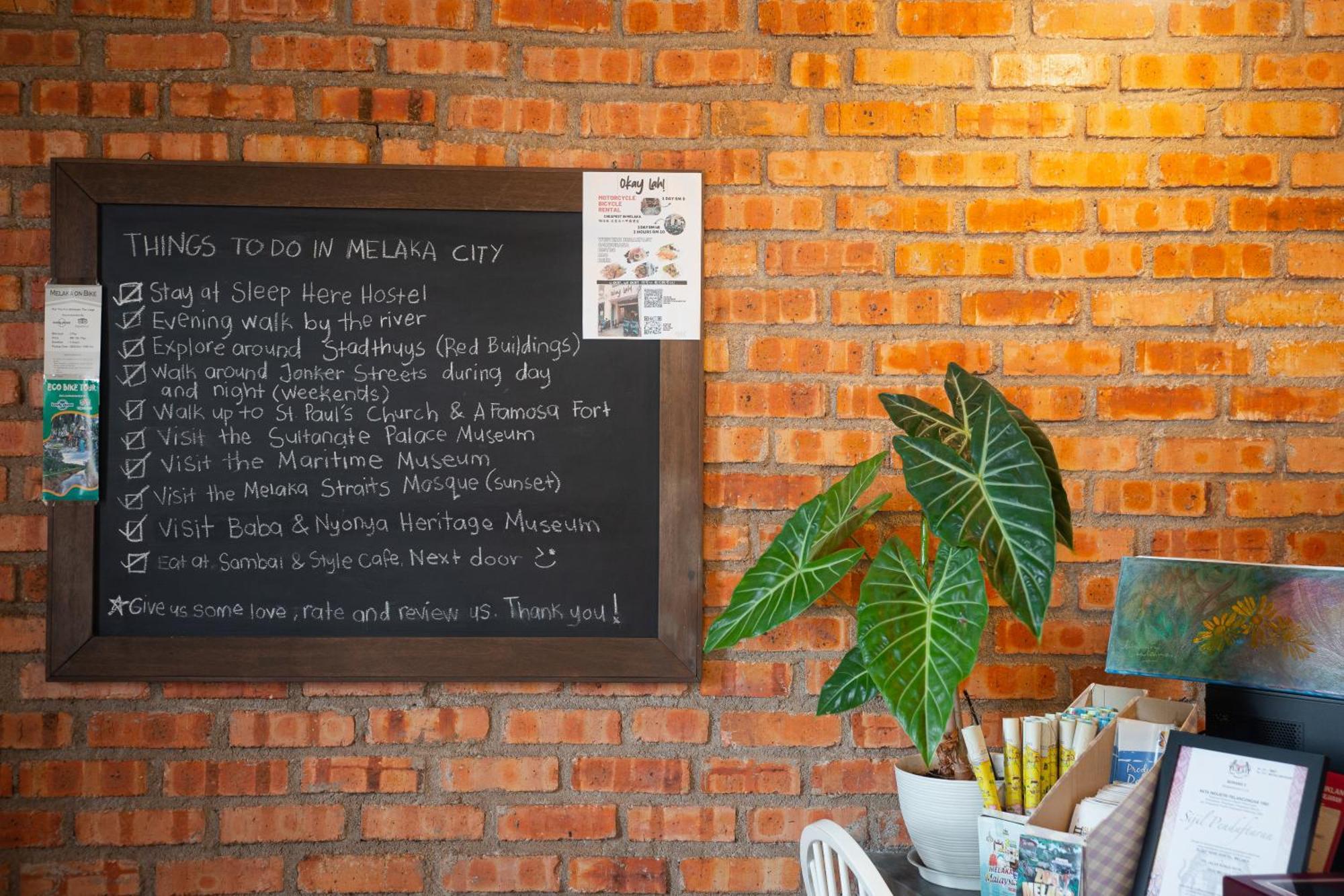 Sleep Here Hostel, Melaka Экстерьер фото